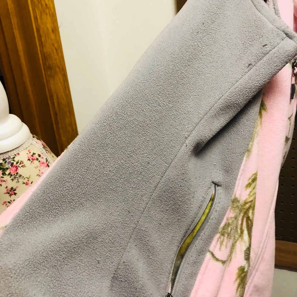 Fleece vest. - Picture 4 of 6
